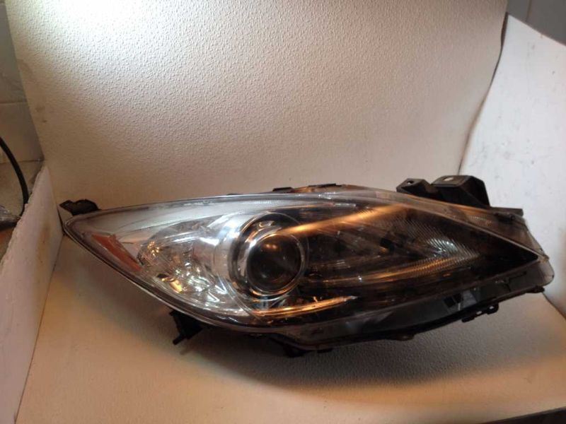 Right headlamp lens/housing used genuine OEM Mazda 3 2010-2011