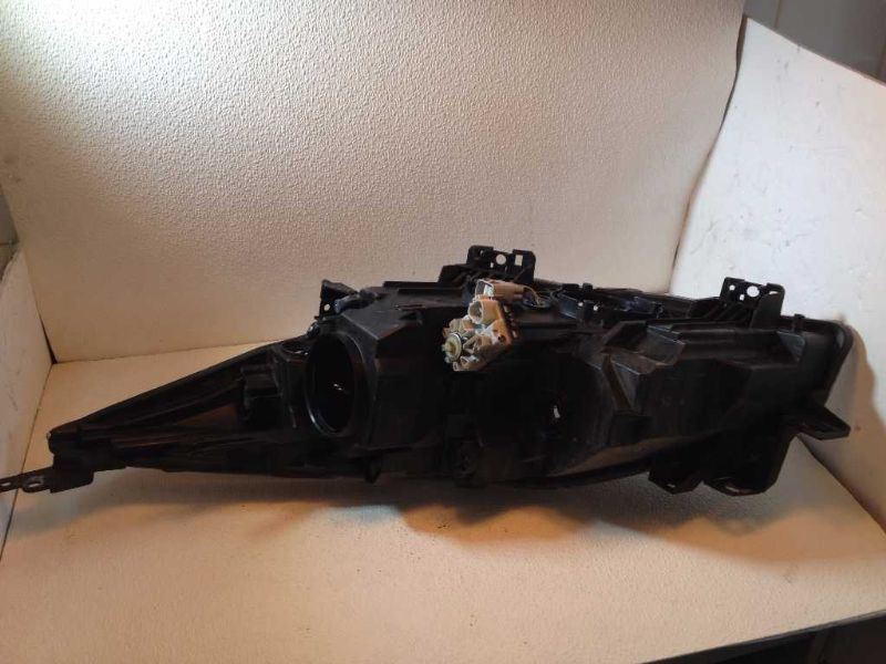 Right headlamp lens/housing used genuine OEM Mazda 3 2010-2011