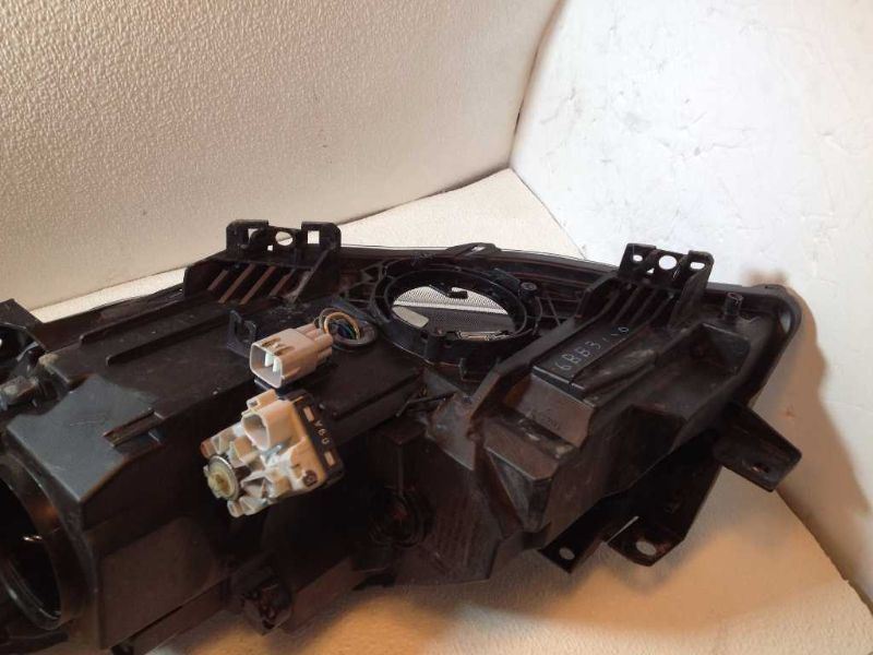 Right headlamp lens/housing used genuine OEM Mazda 3 2010-2011