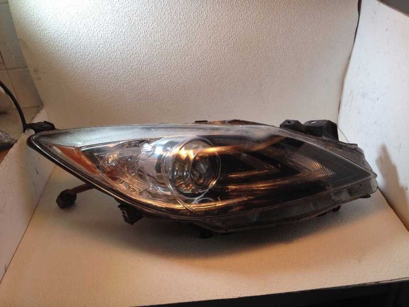 Right headlamp lens/housing used genuine OEM Mazda 3 2010-2011