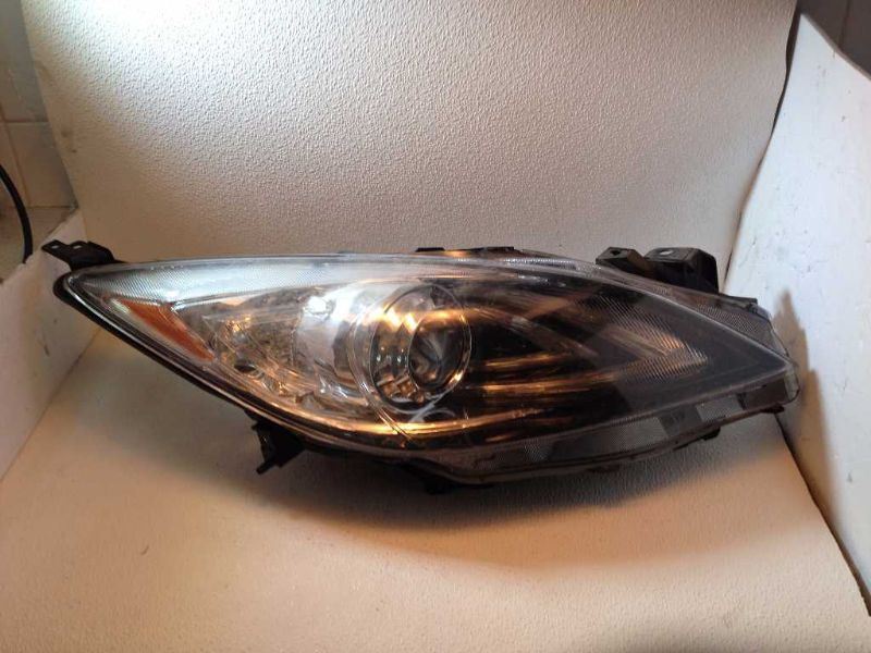 Right headlamp lens/housing used genuine OEM Mazda 3 2010-2011