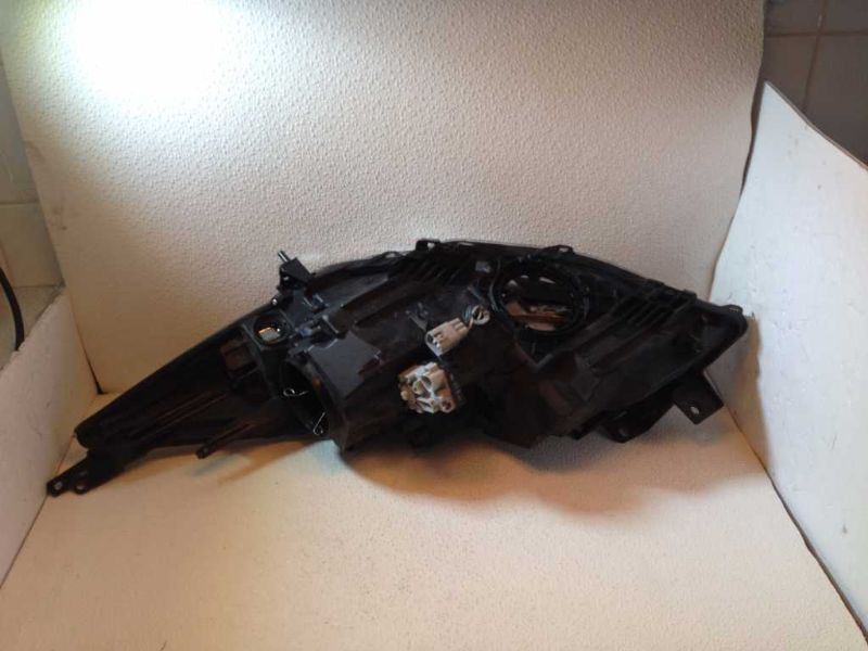 Right headlamp lens/housing used genuine OEM Mazda 3 2010-2011