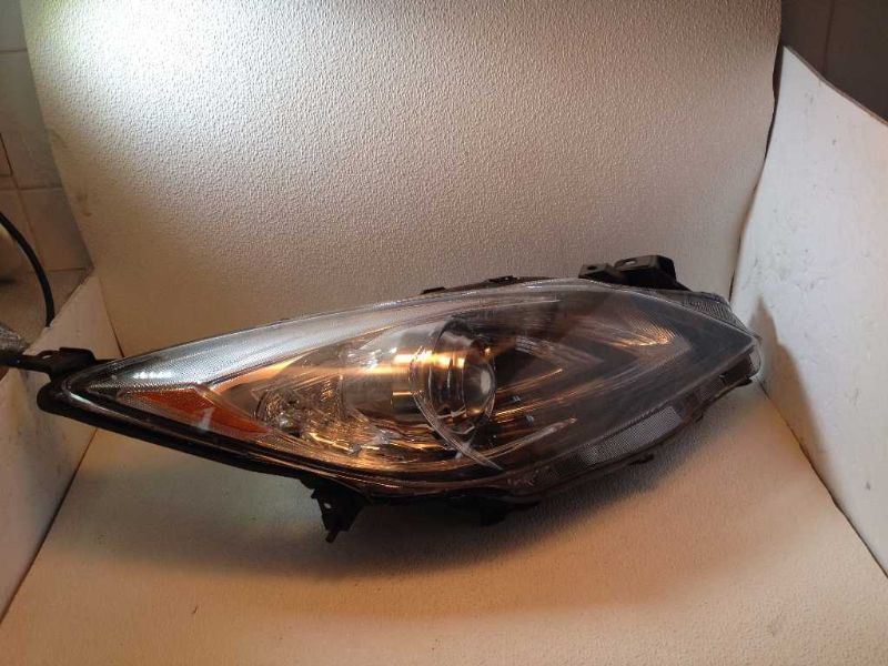 Right headlamp lens/housing used genuine OEM Mazda 3 2010-2011