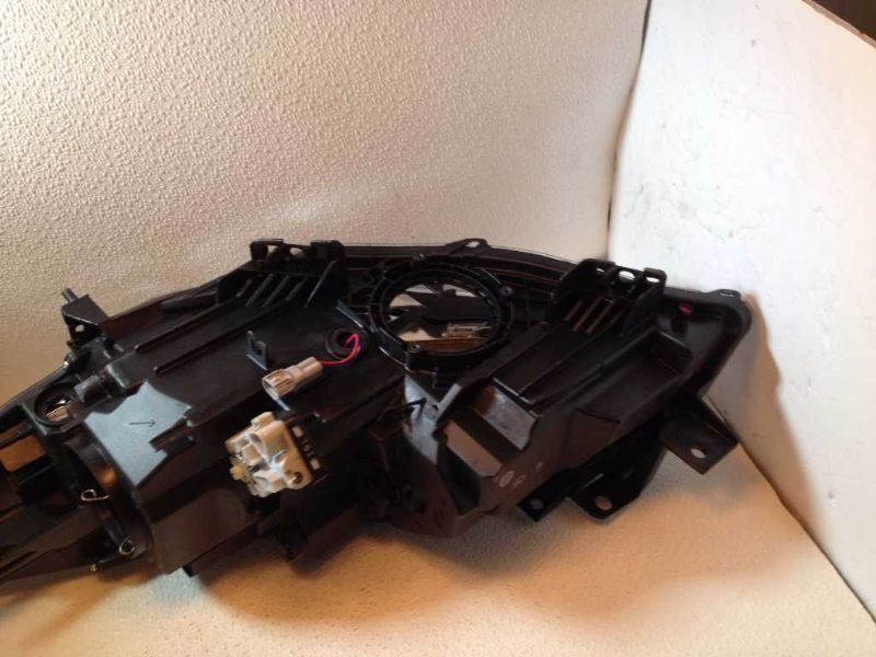 Right headlamp lens/housing used genuine OEM Mazda 3 2010-2011