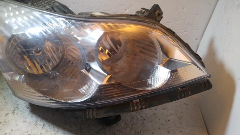 Right headlamp assembly composite used genuine OEM Chevrolet Traverse 2009-2012