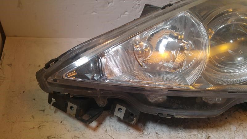 Right headlamp lens/housing used genuine OEM Mazda 5 2006-2007