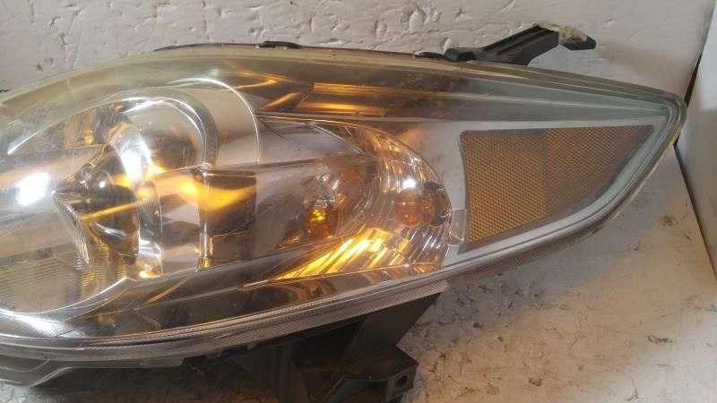 Right headlamp lens/housing used genuine OEM Mazda 5 2006-2007