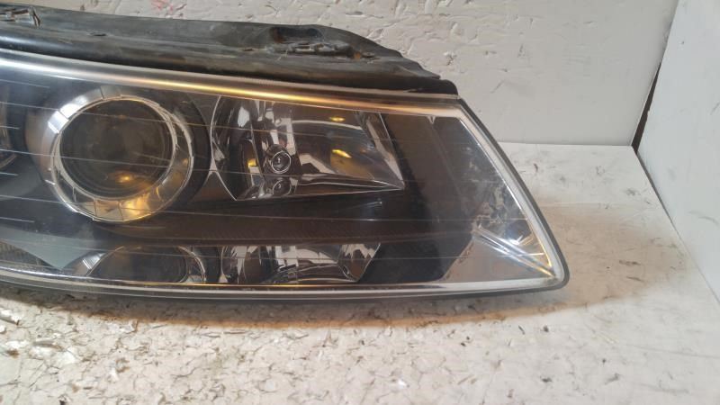 Right headlamp assembly composite used genuine OEM Hyundai Sonata 2006-2008