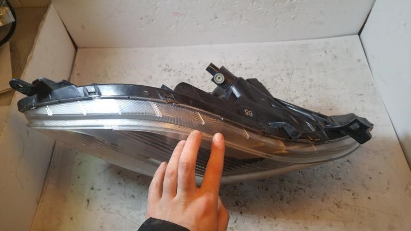 Right headlamp assembly composite used genuine OEM Toyota Yaris 2006-2008