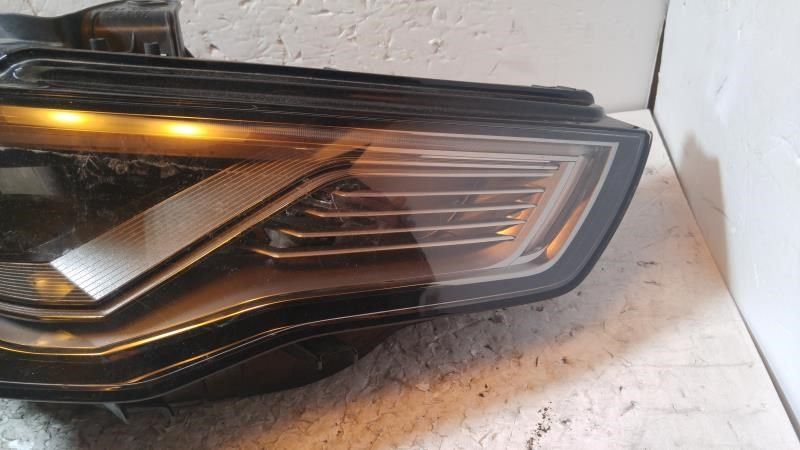 Faro derecho usado original (OEM) Audi A3 2015-2016