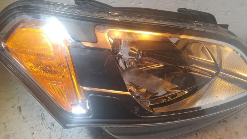Right headlamp assembly composite used genuine OEM KIA Soul 2010-2011