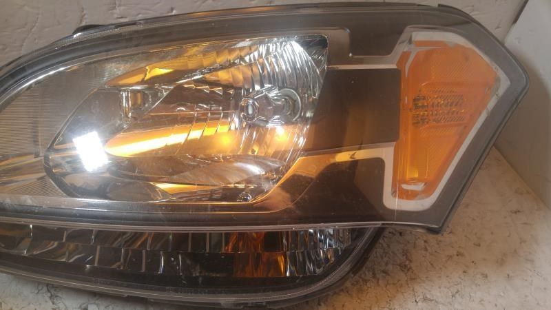 Left headlamp assembly composite used genuine OEM KIA Soul 2010-2011