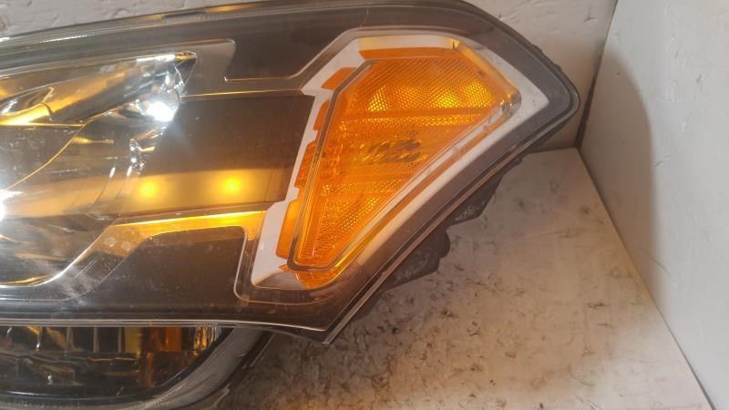 Left headlamp assembly composite used genuine OEM KIA Soul 2010-2011