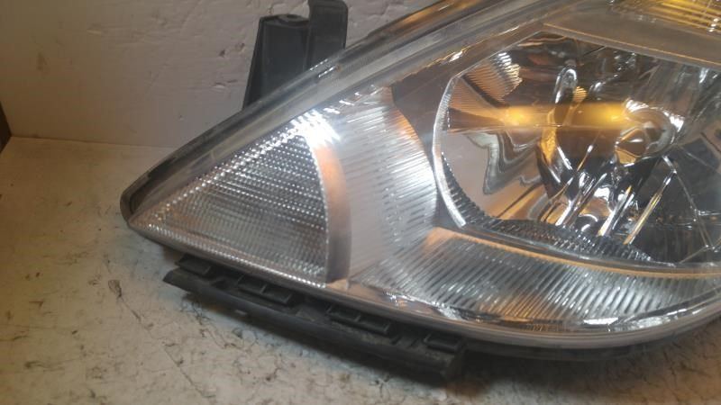Faro izquierdo usado original (OEM) Nissan Versa 2007-2012