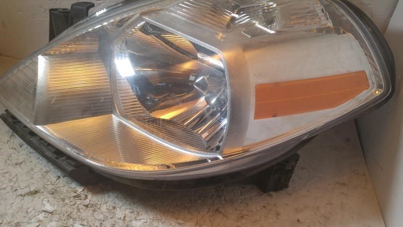 Faro izquierdo usado original (OEM) Nissan Versa 2007-2012