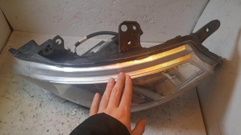 Faro izquierdo usado original (OEM) Nissan Versa 2007-2012
