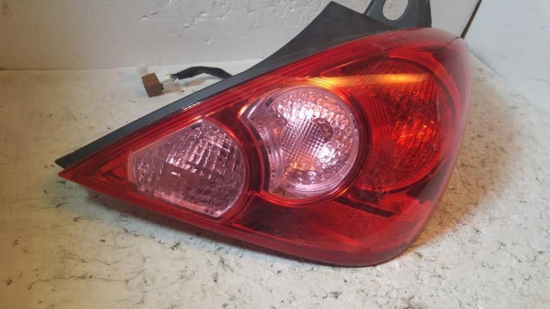 Right taillamp assembly used genuine OEM Nissan Versa 2007-2012