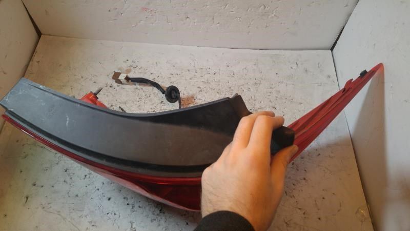 Right taillamp assembly used genuine OEM Nissan Versa 2007-2012