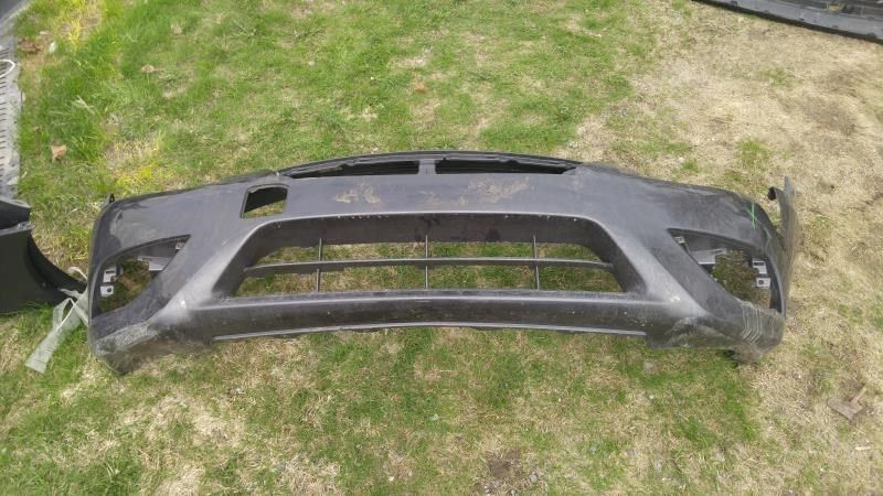 Defensa (parachoques) delantera usada original (OEM) Nissan Versa 2015-2019