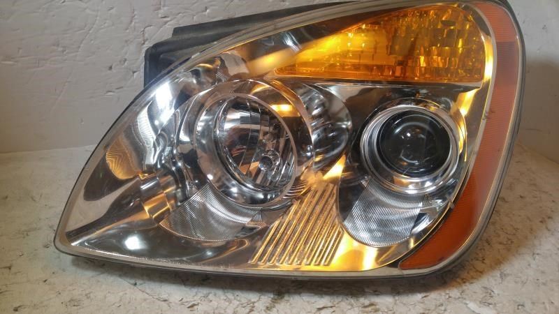Headlamp Assembly used genuine OEM KIA Rondo 2007-2010