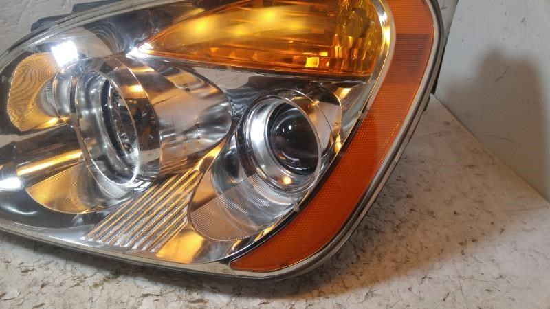 Headlamp Assembly used genuine OEM KIA Rondo 2007-2010