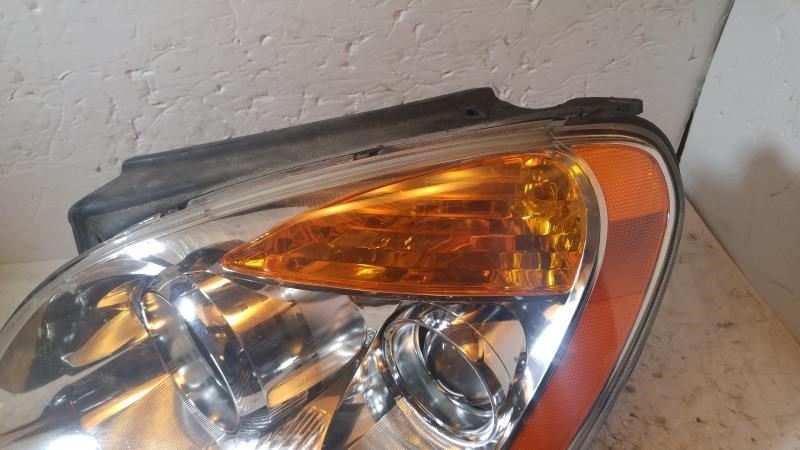 Headlamp Assembly used genuine OEM KIA Rondo 2007-2010