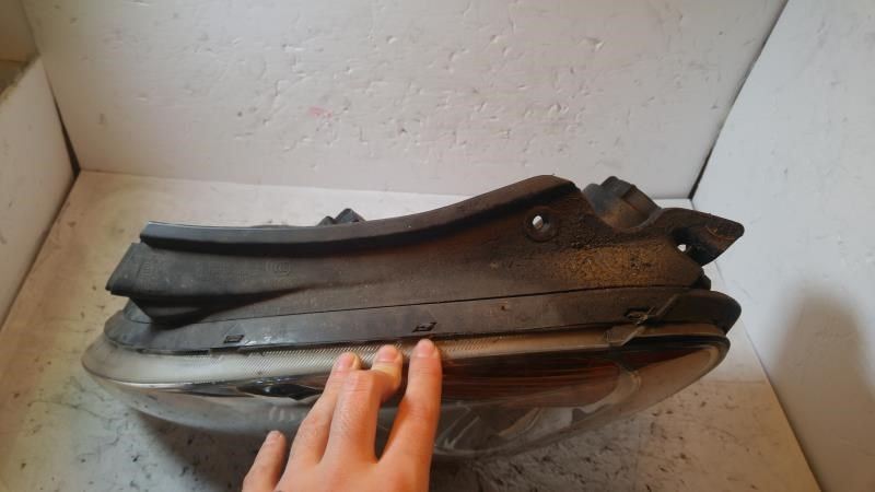 Headlamp Assembly used genuine OEM KIA Rondo 2007-2010