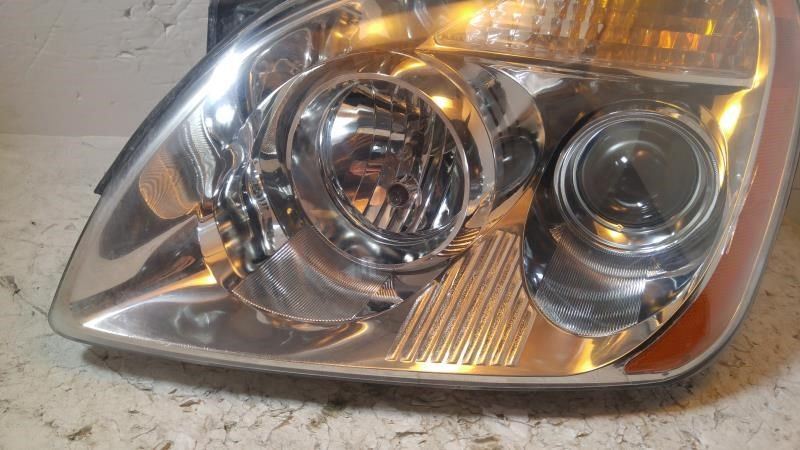 Headlamp Assembly used genuine OEM KIA Rondo 2007-2010