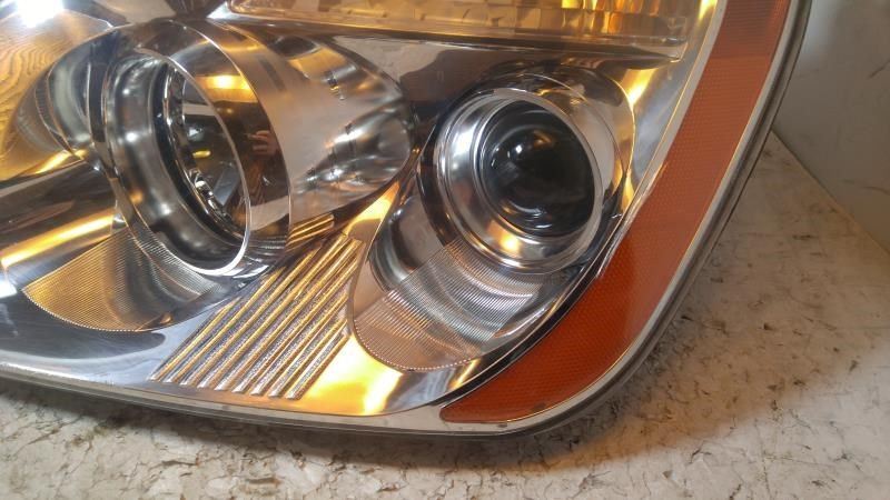Headlamp Assembly used genuine OEM KIA Rondo 2007-2010