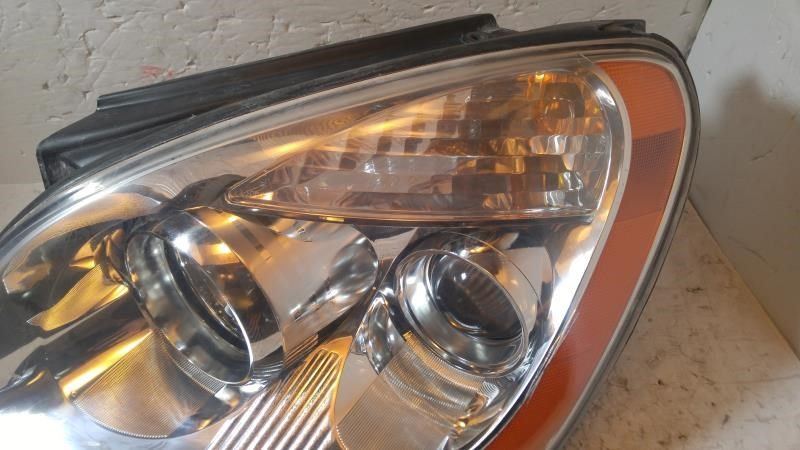 Headlamp Assembly used genuine OEM KIA Rondo 2007-2010