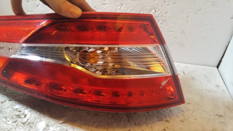 Feu arrière droit usagé d'origine (OEM) KIA Optima 2011-2013 (Right taillamp assembly outer)