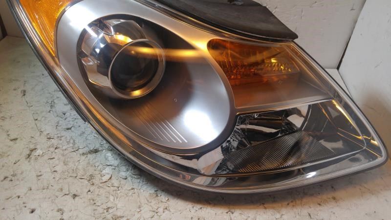 Right headlamp assembly composite used genuine OEM Hyundai Veracruz 2007-2012