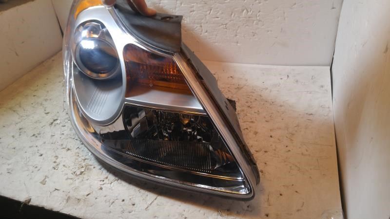 Right headlamp assembly composite used genuine OEM Hyundai Veracruz 2007-2012