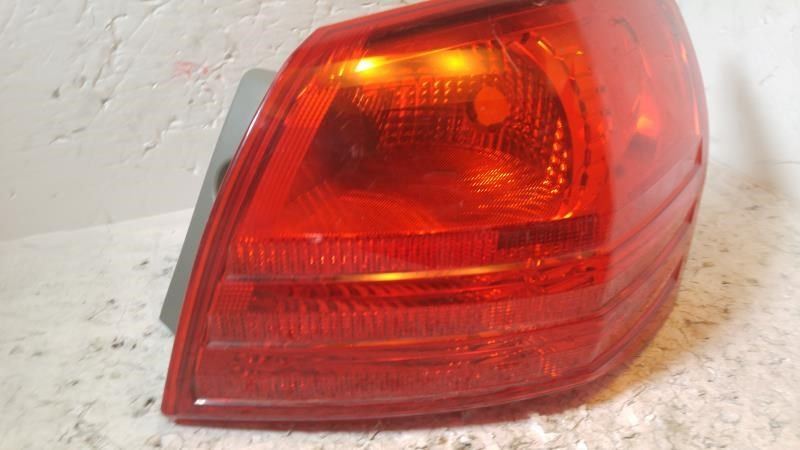 Calavera (luz trasera) derecha usada original (OEM) Nissan Rogue 2008-2013