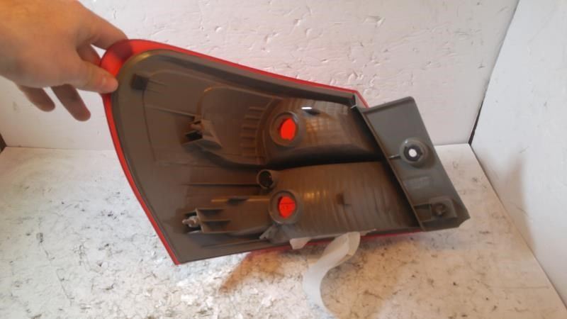 Calavera (luz trasera) derecha usada original (OEM) Nissan Rogue 2008-2013