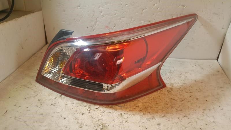 Calavera (luz trasera) derecha usada original (OEM) Nissan Altima 2013