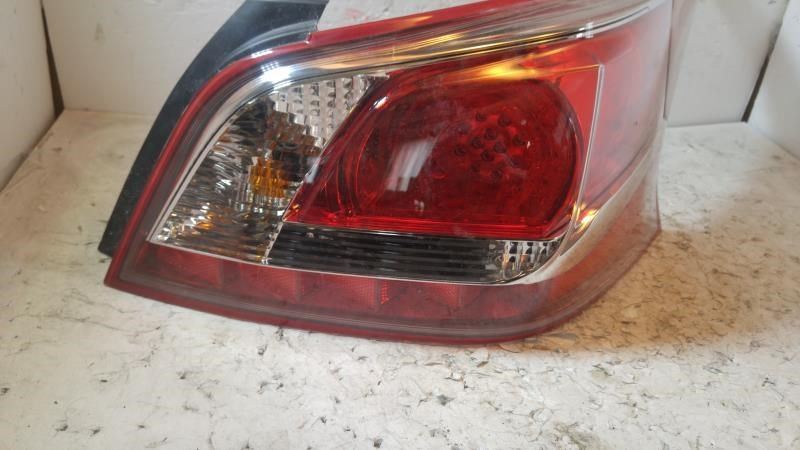 Calavera (luz trasera) derecha usada original (OEM) Nissan Altima 2013