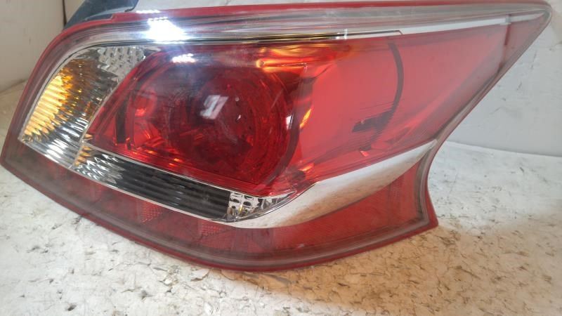 Calavera (luz trasera) derecha usada original (OEM) Nissan Altima 2013