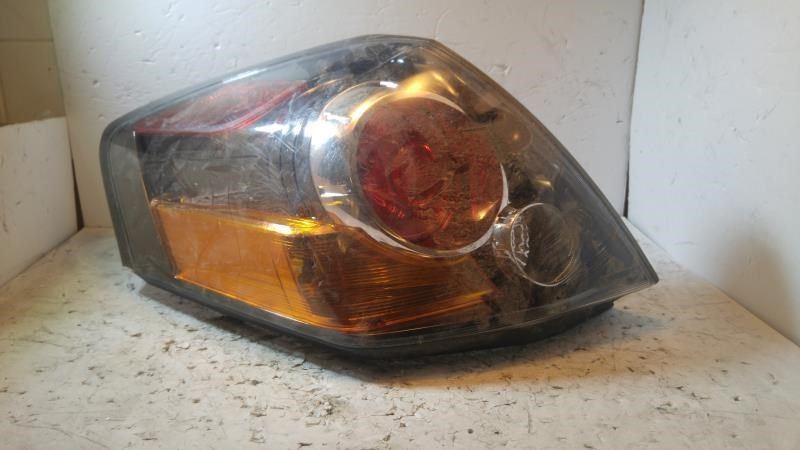 Calavera (luz trasera) derecha usada original (OEM) Nissan Altima 2014-2015