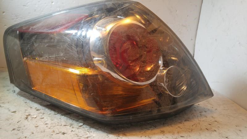 Calavera (luz trasera) derecha usada original (OEM) Nissan Altima 2014-2015