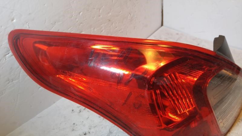 Right taillamp assembly used genuine OEM Nissan Versa 2012-2019