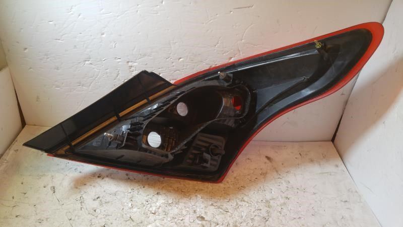 Right taillamp assembly used genuine OEM Nissan Versa 2012-2019