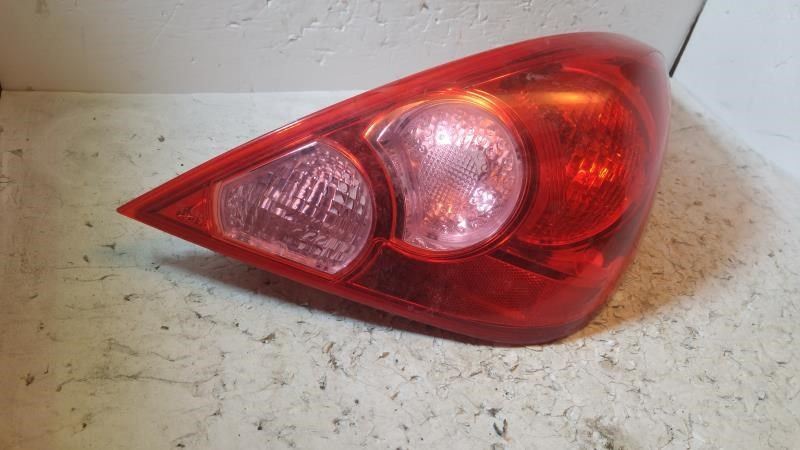 Calavera (luz trasera) derecha usada original (OEM) Nissan Versa 2007-2012