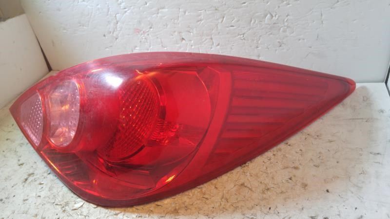 Calavera (luz trasera) derecha usada original (OEM) Nissan Versa 2007-2012