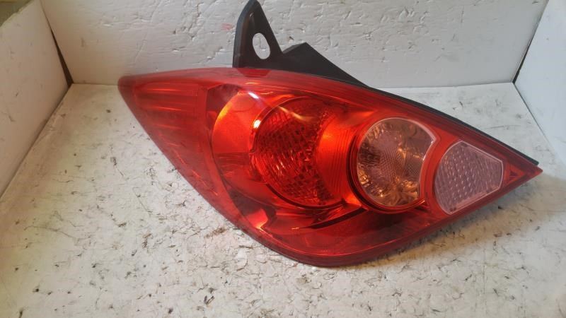 Calavera (luz trasera) izquierda usada original (OEM) Nissan Versa 2007-2011