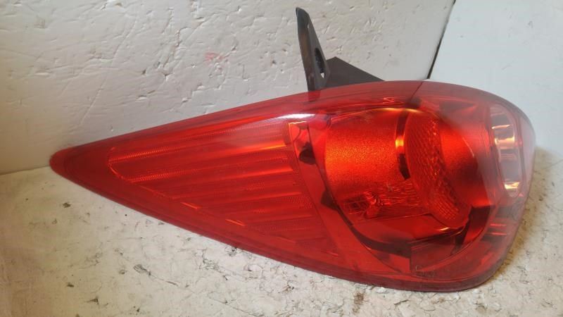 Calavera (luz trasera) izquierda usada original (OEM) Nissan Versa 2007-2011