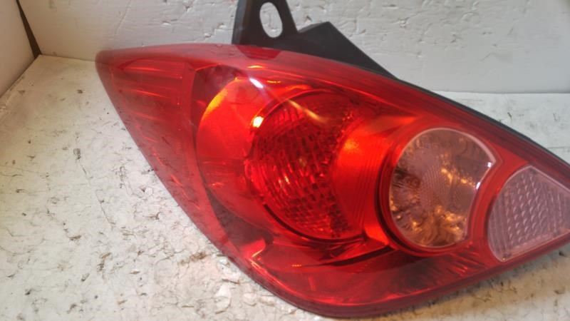 Calavera (luz trasera) izquierda usada original (OEM) Nissan Versa 2007-2011