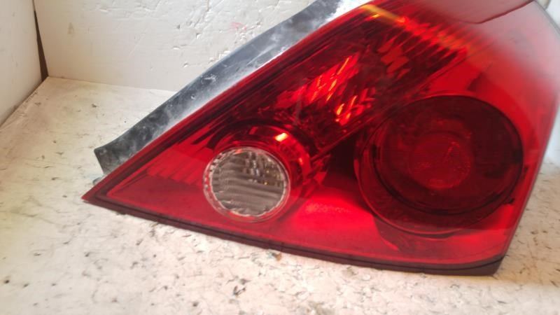 Right taillamp assembly used genuine OEM Nissan Altima 2013