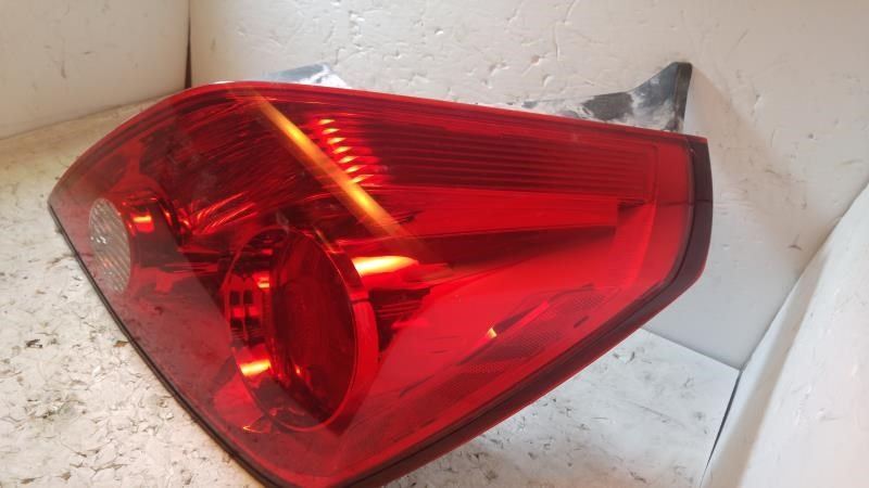 Right taillamp assembly used genuine OEM Nissan Altima 2013