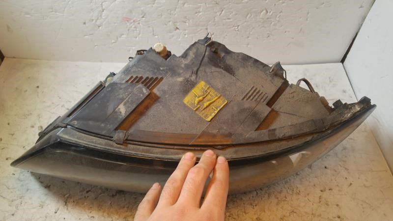 Headlamp Assembly used genuine OEM Volvo Volvo 40 Series 2004-2007